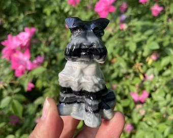 太極石の犬彫刻｜クリスタルシュナウザー像