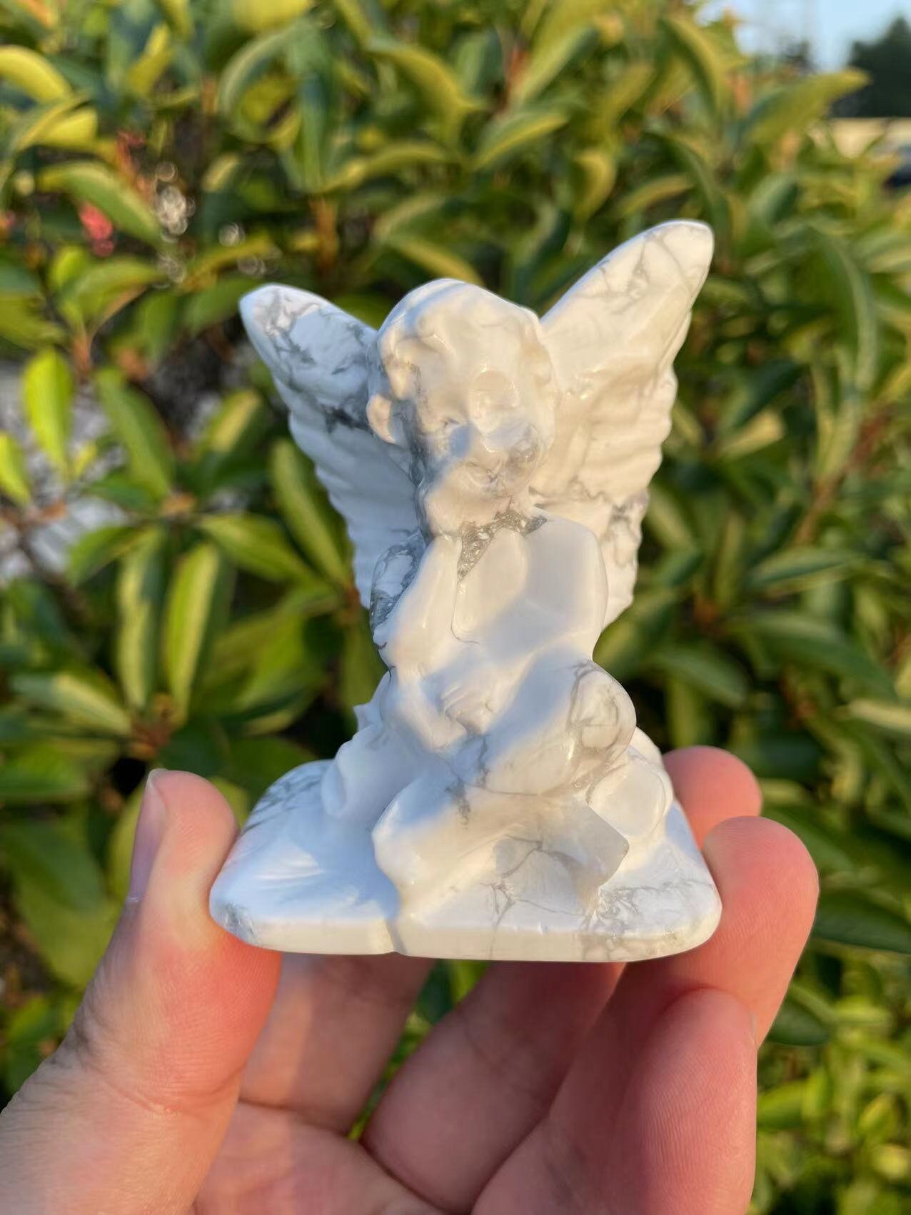 ハウライトエンジェルチャイルド彫刻：ヒーリングクリスタル守護天使