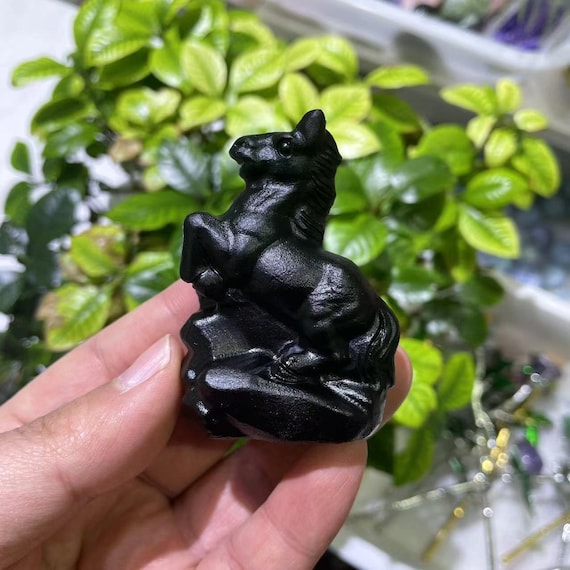 黒曜石の馬の彫刻：クリスタル動物彫刻 - Etsy 日本