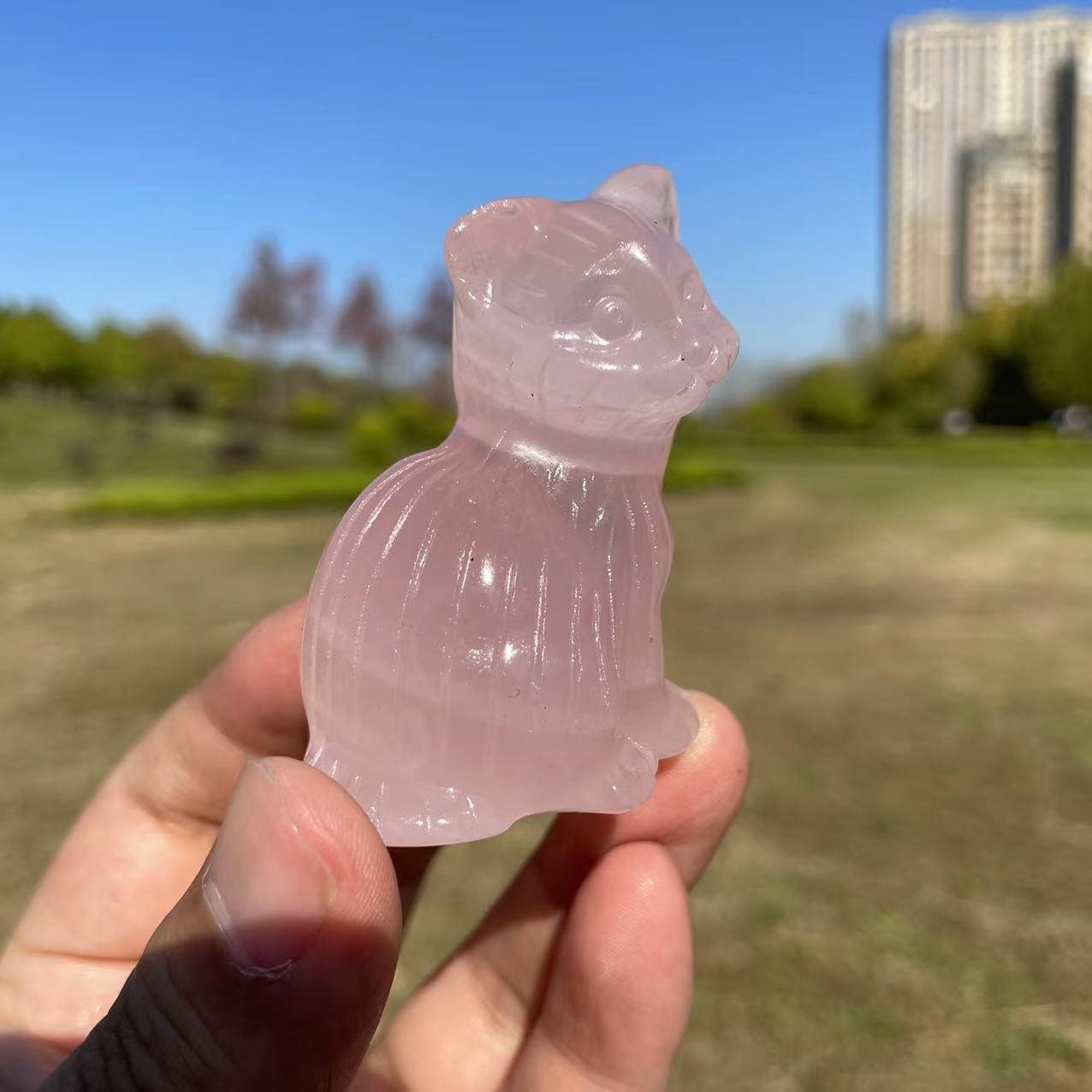 ローズクォーツの猫の彫刻：癒しのクリスタル動物彫刻 - Etsy 日本