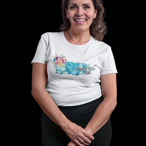 PUERTO RICO GIRL Carte T-shirt Floral Dames Classic Tee Mignon Couleurs assorties 2022 Cadeau pour elle image 5