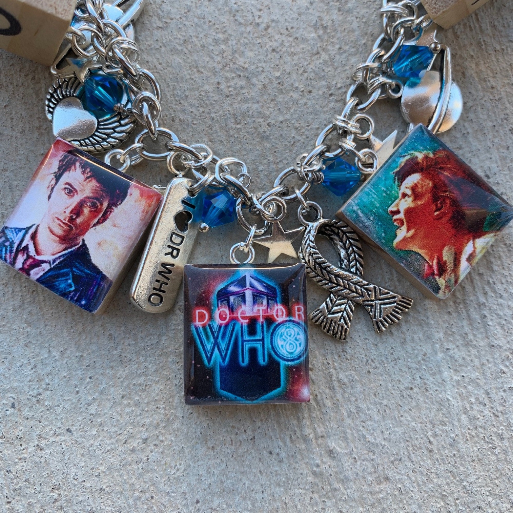 Bracelet geek en hommage à Doctor Who 