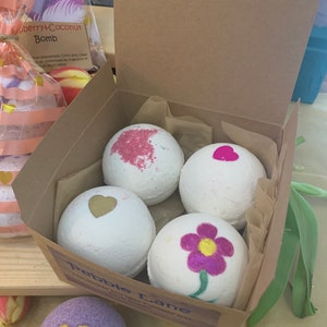 Four sensitive skin bath bombs in a box