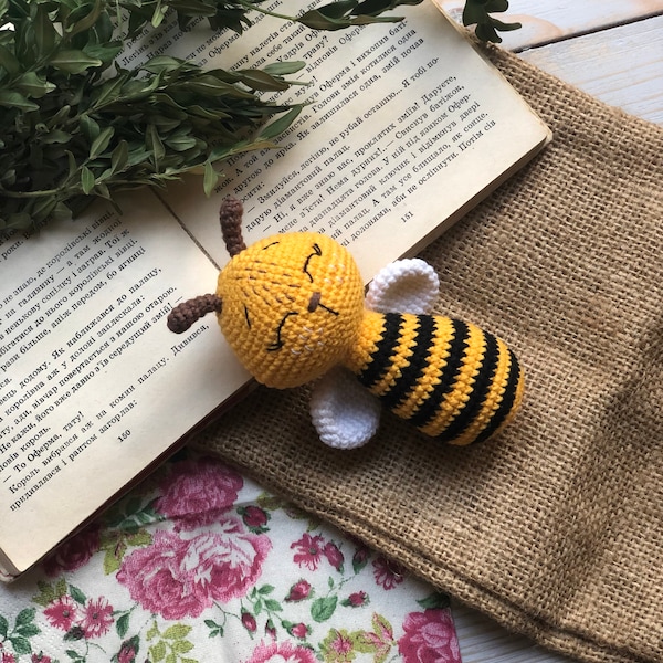 Cute bees shaker rattle first birthday gift, newborn photo props, newborn baby toy, bee toy is baby, rattle toy beautiful gift idea for your