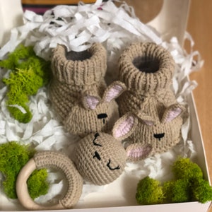 Gift baby box, gift baby shower, rabit crochet toy, booties for baby, booties newborn, rabit booties, rabit toys newborn boxing set