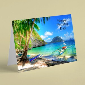 Barche sulla spiaggia tropicale Biglietto di auguri per il compleanno del papà - Beebooh cards