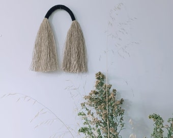 Jute Quaste Wandbehang, kleine Fibre Kunstskulptur, Boho Akzent