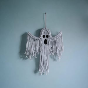 Halloween Macrame Spooky Wall Hanging Ghost, Wall Hanging Halloween Gift, Cute Ghost, Hanging Tiny Ghost, Wall Hanging Ghost Decor Halloween