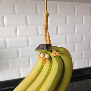 Handmade Macrame Banana Hanger – Decorative & Functional Kitchen Accessory with Natural Wooden Beads, Boho Fruit Holder Idea