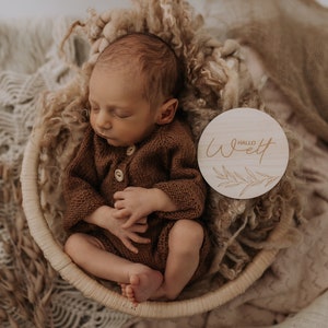 Ciao mondo, segno di nascita, regalo di nascita personalizzato, regalo per bambini, cartello in legno per bambini, carta miliare per le riprese del bambino, bambino