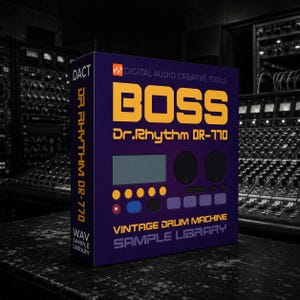 Könnte beinhalten: Eine lila Box mit dem Text "BOSS Dr.Rhythm DR-770" in Gelb. Die Box zeigt auch "VINTAGE DRUM MACHINE SAMPLE LIBRARY" und "DIGITAL AUDIO CREATIVE TOOLS". Der Hintergrund zeigt ein Tonstudio.