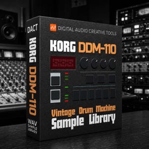 Puede incluir: Una caja rectangular negra para una biblioteca de muestras de caja de ritmos vintage Korg DDM-110. El frente presenta el texto Korg DDM-110, Digital Audio Creative Tools y Vintage Drum Machine Sample Library con una interfaz gráfica.