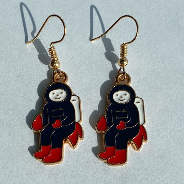 Super cute astronaut earrings!