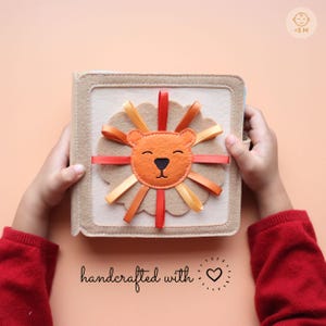 Cadeau personnalisé pour enfants, mini livre tranquille Lion, livre occupé comme cadeau de bébé pour l'anniversaire, cadeau de Noël, jouet Montessori