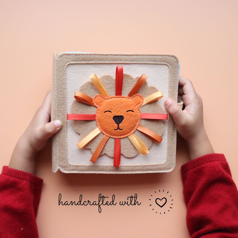 Cadeau personnalisé pour enfants, mini livre tranquille Lion, livre occupé comme cadeau de bébé pour l'anniversaire, cadeau de Pâques, jouet Montessori OhnePersonalisierung