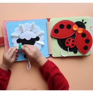 Gepersonaliseerd cadeau kinderen, Mini Rustig Boek Konijntje, Bezig Boek als babycadeau voor verjaardag, Paascadeau, Montessori speelgoed afbeelding 4