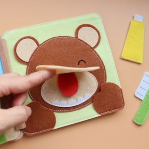 Cadeau personnalisé pour enfants, mini livre tranquille Lion, livre occupé comme cadeau de bébé pour l'anniversaire, cadeau de Pâques, jouet Montessori image 9