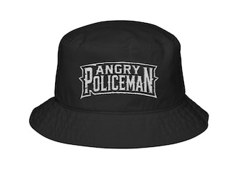 Puede incluir: Sombrero de pescador negro con la inscripción blanca "ANGRY POLICEMAN". El sombrero tiene una corona redonda y un ala inclinada hacia abajo. El texto está en una fuente audaz y estilizada.