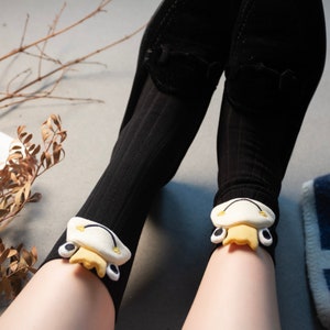Froschkönig Socken – für Kinder und Erwachsene, schwarz, 3D Muster, lustige handgemachte Baumwollsocken, Cartoon Stil, Geschenkidee