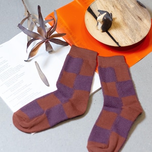 Geometrische Socken mit Punkten und Karomuster Farbenfrohe Baumwollsocken für Damen Modernes Design Aesthetic Söckchen Geschenkidee