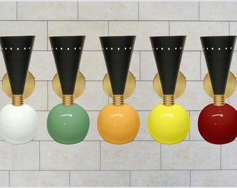 Applique murale italienne du milieu du siècle des années 1950 - Applique murale à 2 ampoules - Luminaire mural en forme de cône de cloche en laiton (multicolore)