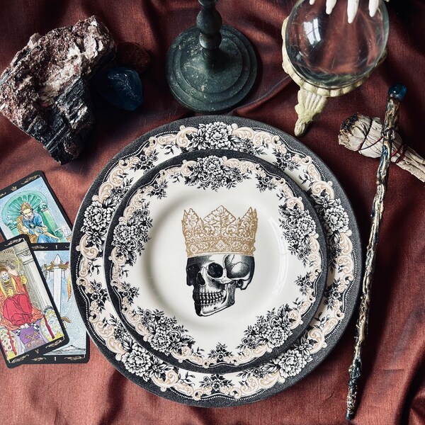 King Skull Dinner Plate - Royal Stafford.  Limited edition.  Spookyville collection