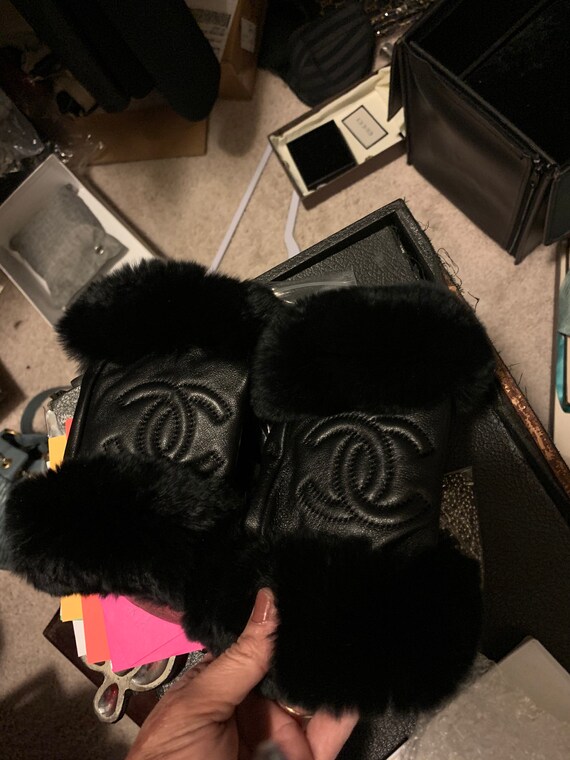 Lambskin & rabbit fur letter fingerless gloves