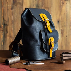 Unisex Leather Backpack, Handmade Leather Bag, Italian Design Backpack, Unique Design, Full Grain Leather Bag, Handcrafted Black Backpack