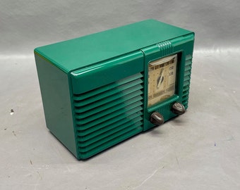 VRS0050 1941 Philco Mid Century Radio Model PT-4.  Beautiful and Restored! FREE Shipping! Vintage Radio Mid Century Radio Tube Radio