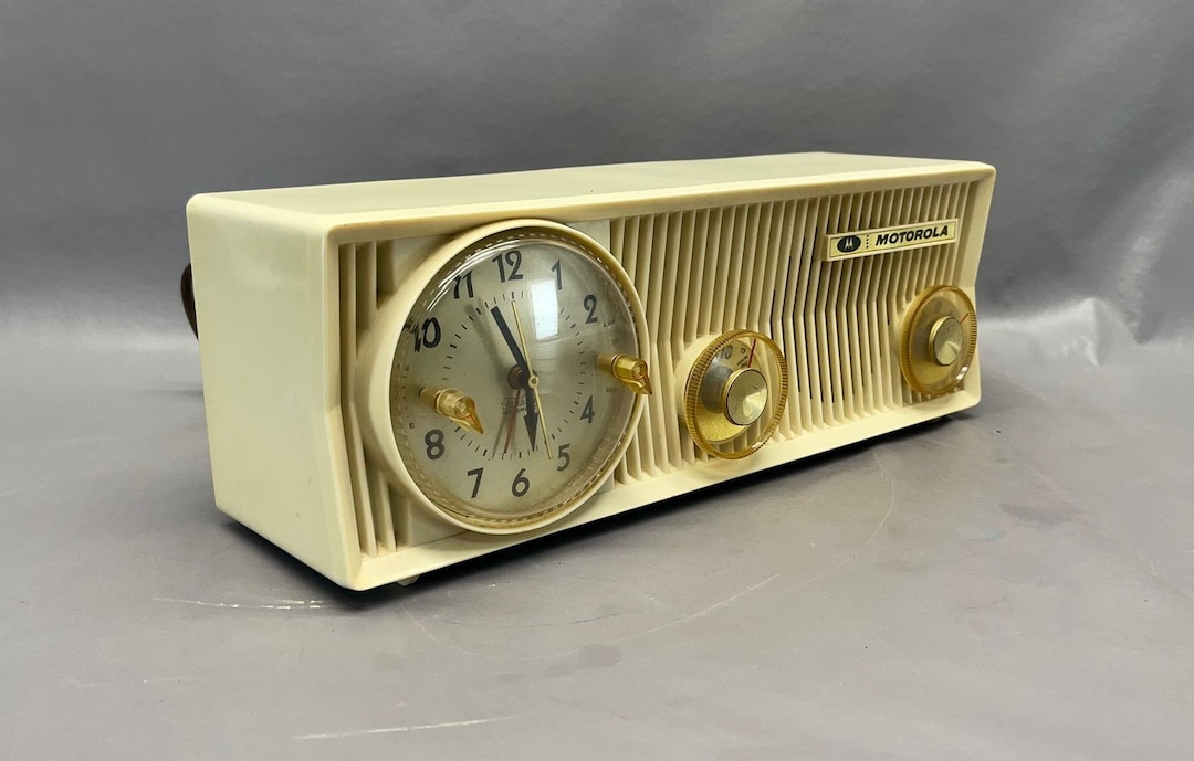 1956 Motorola Clock Radio Restored and Working. Iconic Styling FREE