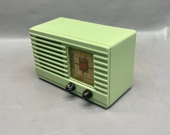VRS0039 1941 Philco Radio Model PT-25 Restored and Working. FREE Shipping! Vintage Radio Mid Century Radio Tube Radio