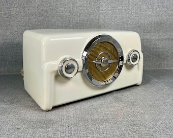 VRS0640 1950 Crosley Radio Model 10-135. Restored and Working! FREE Shipping!  Mid Century Radio Antique Radio