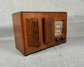 VRS0431 1941 Emerson Radio Model DY-349. Ingraham Cabinet.  Mid Century Radio.  FREE Shipping.  Antique Radio. Vintage Radio.