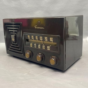 VRS0141 1952 Emerson Radio Restored and Working. FREE Shipping! Vintage Radio Mid Century Radio Tube Radio