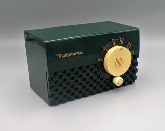 VRS0166 1950 Motorola Atomic Era Radio.  Beautiful and Restored! FREE Shipping! Vintage Radio Mid Century Radio Tube Radio