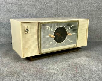 VRS0625 1955 Emerson Clock Radio Model 825. Restored and working.  Vintage Radio. Antique Radio. Mid Century Radio.