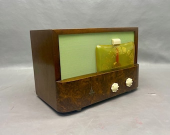 VRS0127 1948 Emerson Radio Model 541 Restored.  FREE Shipping! Vintage Radio Mid Century Radio Tube Radio