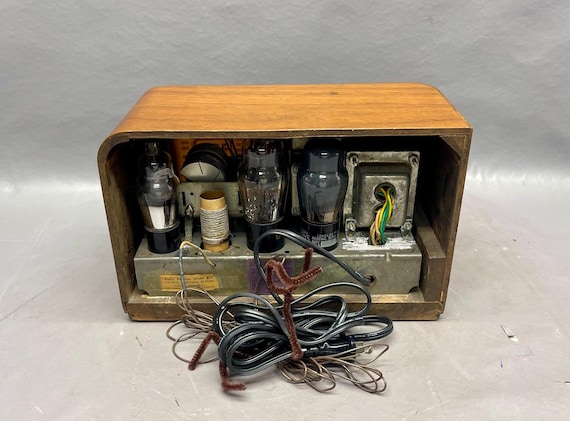 VRS0340 Rare 1936 Clipper Radio Model 170. Mid Century Radio