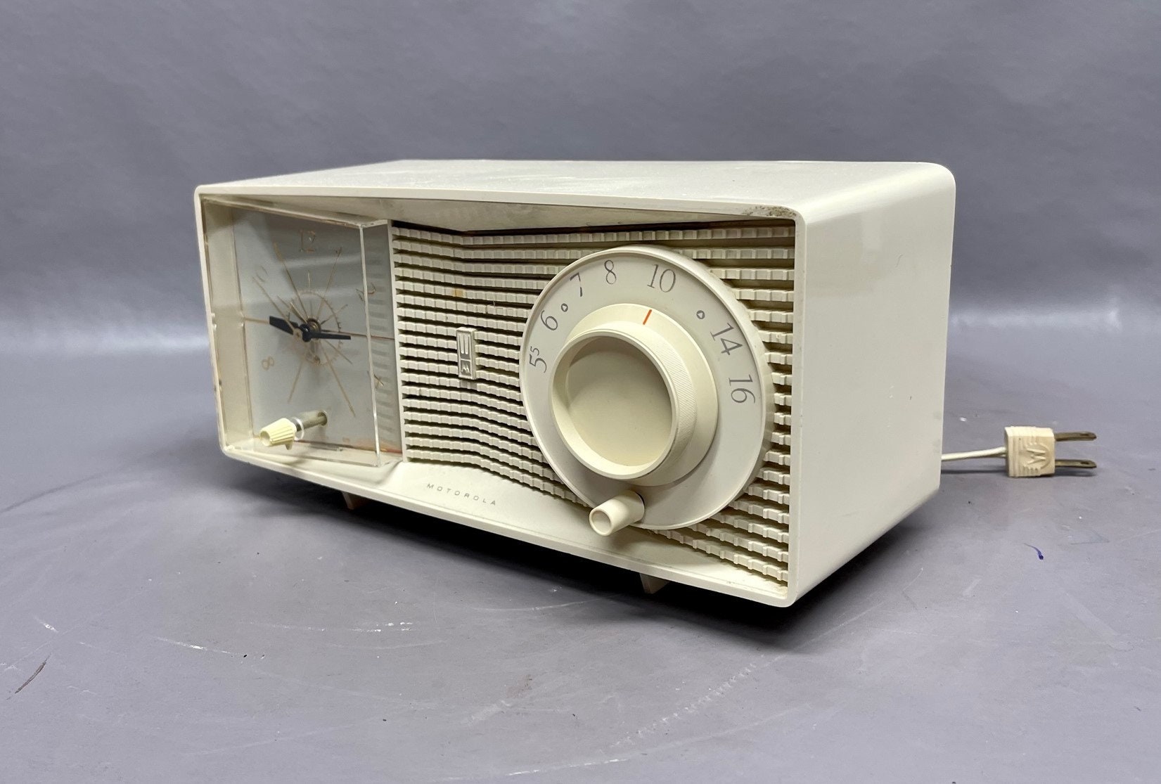 VRS0169 1958 Motorola Clock Radio Restored and Working. FREE