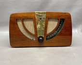 1946 Zenith Radio Model 6D030. Mid Century Radio. FREE Shipping. Antique Radio. Vintage Radio. Mid Century Radio.