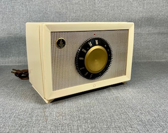 VRS0413 1955 Emerson Radio Restored and Working. FREE Shipping! Vintage Radio Mid Century Radio Tube Radio