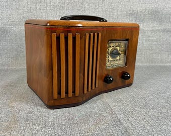 VRS0498 1939 Emerson Radio Model AX217.  Mid Century Radio.  FREE Shipping.  Antique Radio. Vintage Radio. Mid Century Radio.