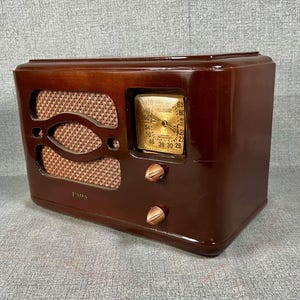 VRS0560 1936 FADA Radio Model 460T.  Restored Mid Century Radio.  FREE Shipping.  Antique Radio. Vintage Radio.
