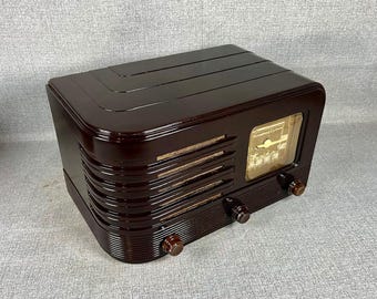 VRS0709 1947 Stromberg Carlson Bakelite Case Radio Restored and Working!  FREE Shipping! Vintage Radio Antique Radio Mid Century Radio