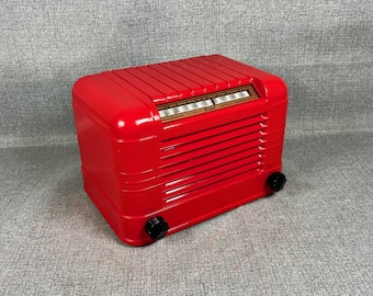 VRS0238 1954 Regal Radio Model 575 Restored and Working. Iconic Styling! FREE Shipping! Vintage Radio Mid Century Radio Tube Radio