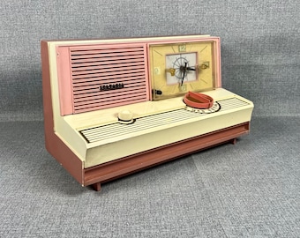 VRA0536 1960 Sylvania Clock Radio Restored and Working. FREE Shipping! Vintage Radio Mid Century Radio Tube Radio