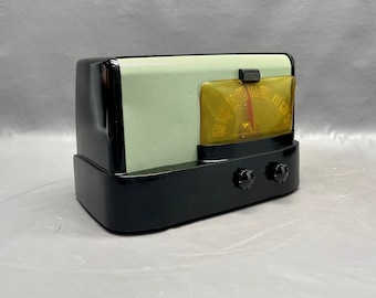 VRS0112 1947 Emerson Radio Restored and Working! FREE Shipping! Vintage Radio Mid Century Radio Tube Radio
