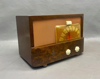 VRS0115 1948 Emerson Radio Model 541 Restored.  FREE Shipping! Vintage Radio Mid Century Radio Tube Radio