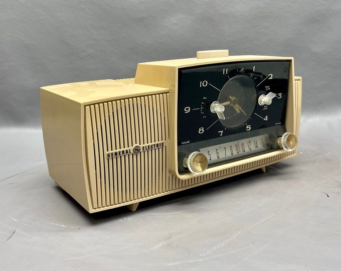 1959 General Electric Clock Radio. Restored and Working. FREE Etsy