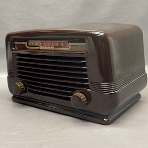 VRS0167 1948 Motorola Radio Model 55X11. Restored and Working.  FREE Shipping! Vintage Radio Mid Century Radio Tube Radio